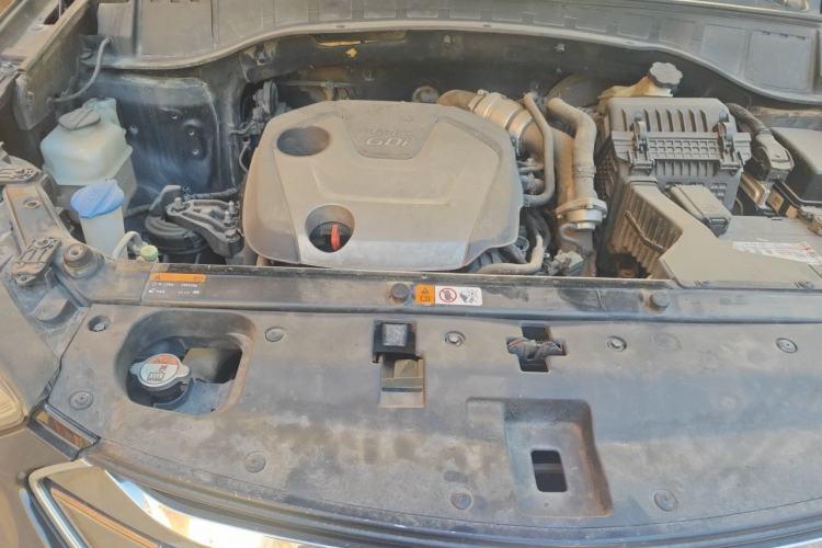 Used Hyundai Santa Fe 2013 2.0T Automatic All-Wheel Drive Top Trim Engine Bay