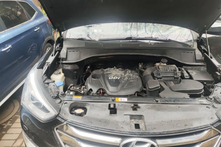 Used Hyundai Santa Fe 2013 2.4L Automatic Two-Wheel Drive Smart Version Engine Bay Right