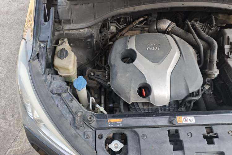 Used Hyundai Santa Fe 2013 2.0T Automatic All-Wheel Drive Top Trim Engine Bay Right