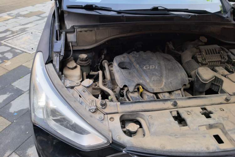 Used Hyundai Santa Fe 2013 2.4L Automatic 4x4 Comfort Edition Engine Bay Right