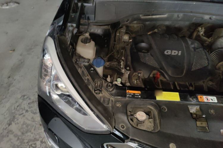 Used Hyundai Santa Fe 2013 Revised Version 2.4L Automatic All-Wheel Drive Luxury Trim Engine Bay Right