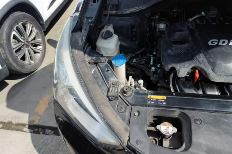 Used Hyundai Santa Fe 2013 2.4L Automatic Two-Wheel Drive Smart Version Engine Bay Right