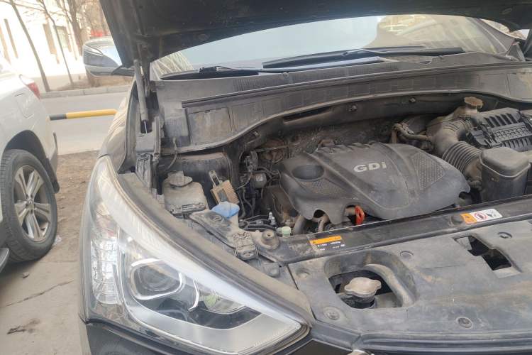 Used Hyundai Santa Fe 2013 2.4L Automatic Two-Wheel Drive Smart Version Engine Bay Right