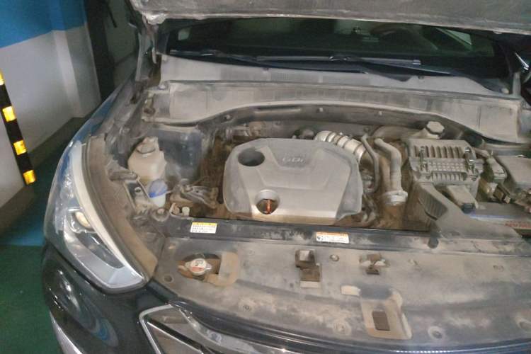 Used Hyundai Santa Fe 2013 Revised Version 2.0T Automatic All-Wheel Drive Prestige Edition Engine Bay Right