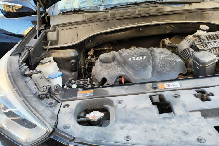 Used Hyundai Santa Fe 2013 2.4L Automatic 4x4 Smart Version Engine Bay Right