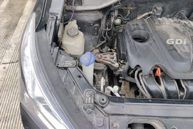 Used Hyundai Santa Fe 2013 2.4L Automatic Two-Wheel Drive Smart Version Engine Bay Right