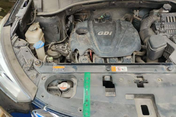 Used Hyundai Santa Fe 2013 2.4L Automatic Two-Wheel Drive Smart Version Engine Bay Right