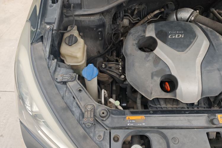 Used Hyundai Santa Fe 2013 2.0T Automatic All-Wheel Drive Top Trim Engine Bay Right