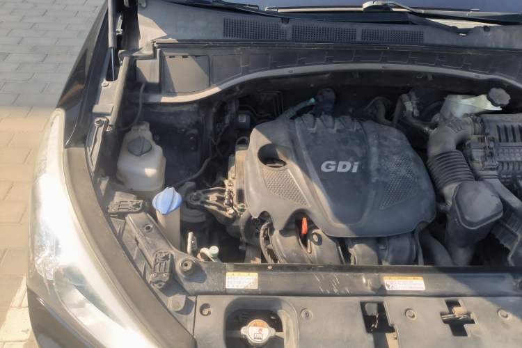 Used Hyundai Santa Fe 2013 2.4L Automatic Two-Wheel Drive Smart Version Engine Bay Right