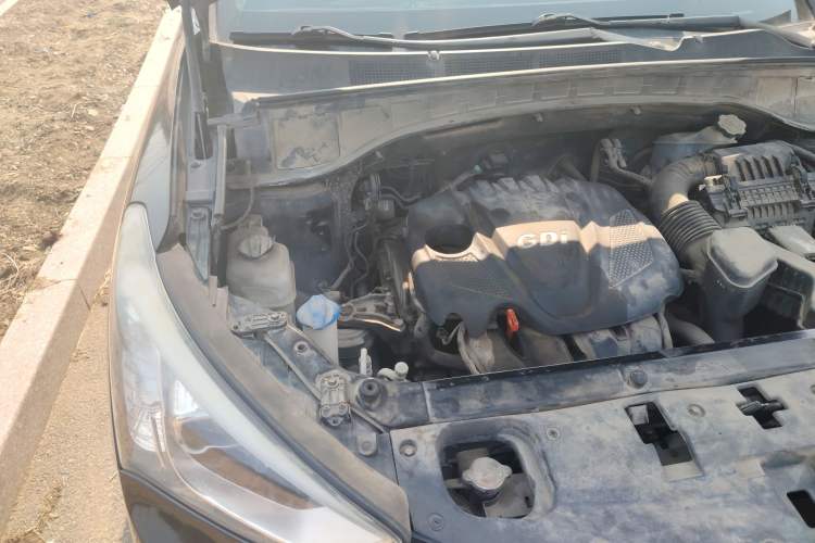 Used Hyundai Santa Fe 2013 Revised Version 2.4L Automatic All-Wheel Drive Luxury Trim Engine Bay Right