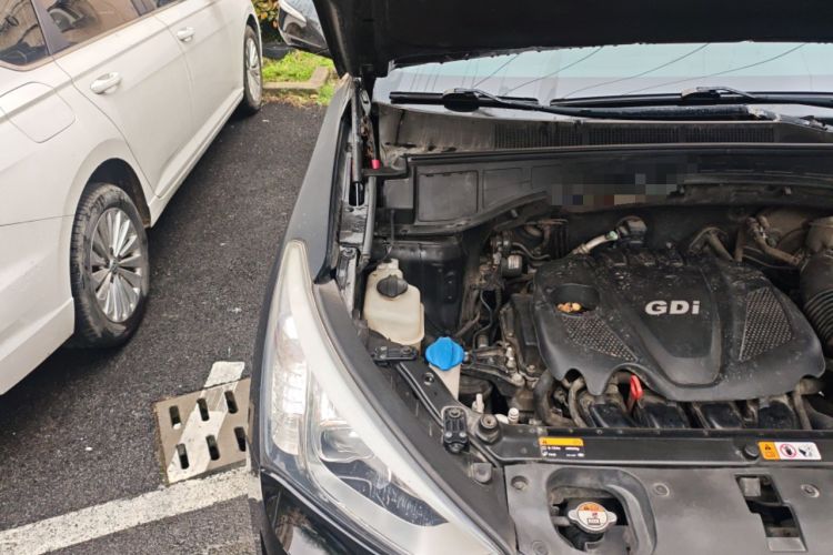 Used Hyundai Santa Fe 2013 2.4L Automatic 4x4 Smart Version Engine Bay Right