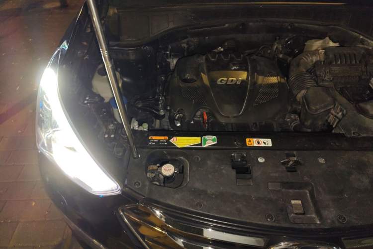 Used Hyundai Santa Fe 2013 Revised Version 2.4L Automatic All-Wheel Drive Luxury Trim Engine Bay Right
