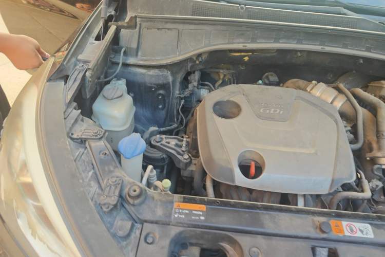 Used Hyundai Santa Fe 2013 2.0T Automatic All-Wheel Drive Top Trim Engine Bay Right