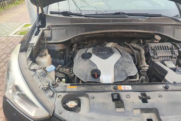 Used Hyundai Santa Fe 2013 2.0T Automatic All-Wheel Drive Top Trim Engine Bay Right