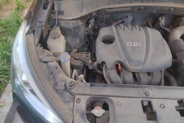 Used Hyundai Santa Fe 2013 2.4L Automatic Two-Wheel Drive Smart Version Engine Bay Right