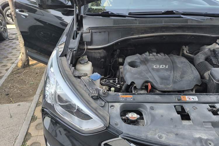 Used Hyundai Santa Fe 2013 2.4L Automatic 4x4 Smart Version Engine Bay Right