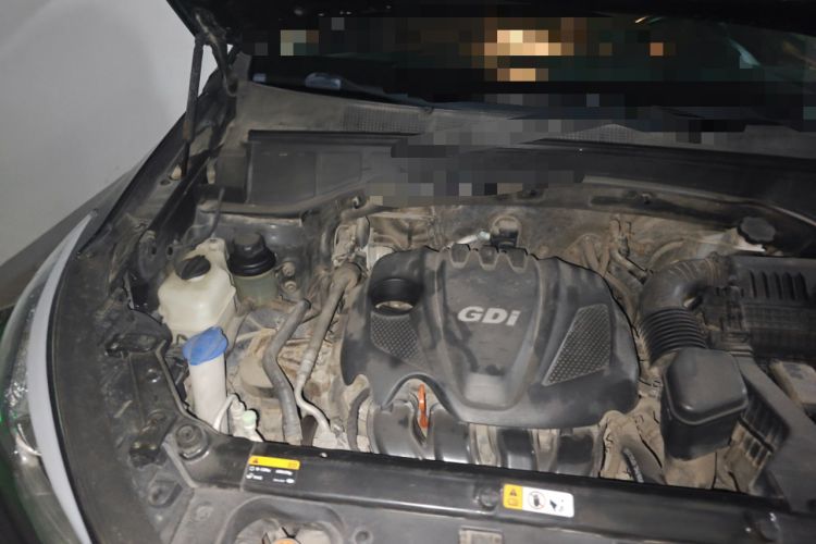 Used Hyundai Santa Fe 2013 2.4L Manual Two-Wheel Drive Comfort Version Engine Bay Right