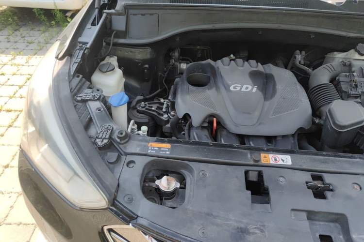 Used Hyundai Santa Fe 2013 2.4L Automatic Two-Wheel Drive Smart Version Engine Bay Right