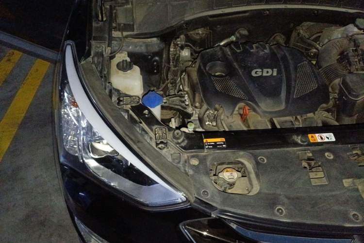 Used Hyundai Santa Fe 2013 2.4L Automatic Two-Wheel Drive Smart Version Engine Bay Right