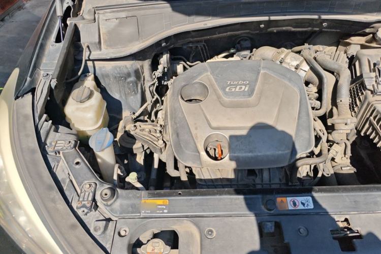 Used Hyundai Santa Fe 2013 2.0T Automatic All-Wheel Drive Top Trim Engine Bay Right