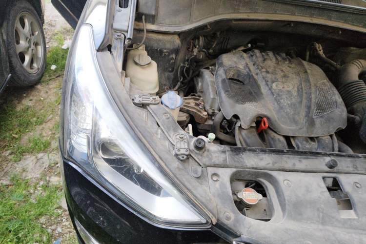 Used Hyundai Santa Fe 2013 2.4L Automatic Two-Wheel Drive Smart Version Engine Bay Right