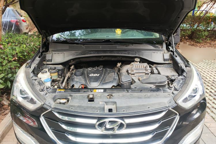 Used Hyundai Santa Fe 2013 2.4L Automatic 2WD Comfort Edition Engine Bay