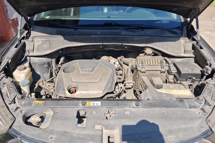 Used Hyundai Santa Fe 2013 2.0T Automatic All-Wheel Drive Top Trim Engine Bay
