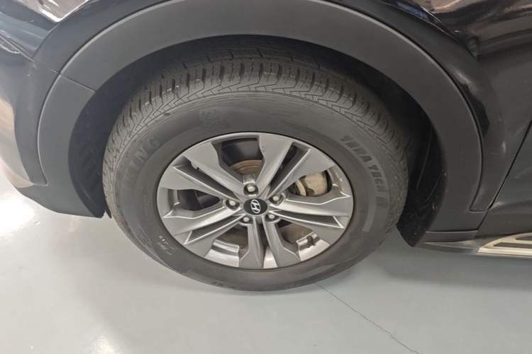 Used Hyundai Santa Fe 2013 2.4L Automatic Two-Wheel Drive Smart Version Exterior 4