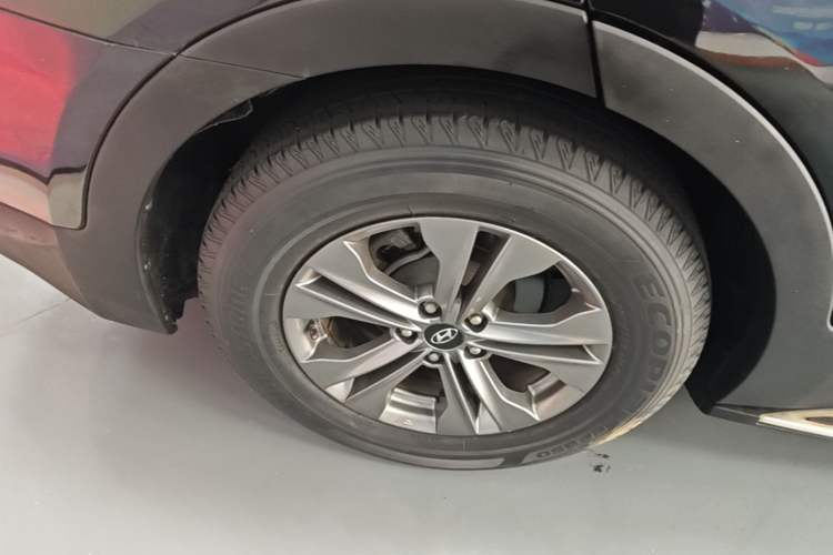 Used Hyundai Santa Fe 2013 2.4L Automatic Two-Wheel Drive Smart Version Exterior 5