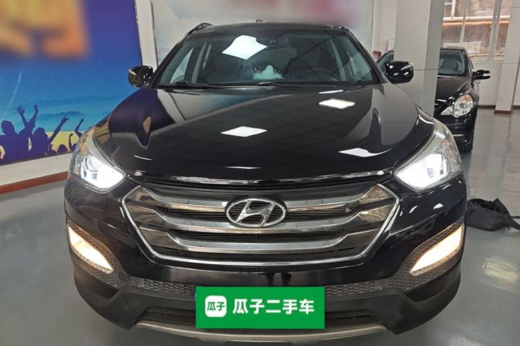 Used Hyundai Santa Fe 2013 2.4L Automatic Two-Wheel Drive Smart Version Front