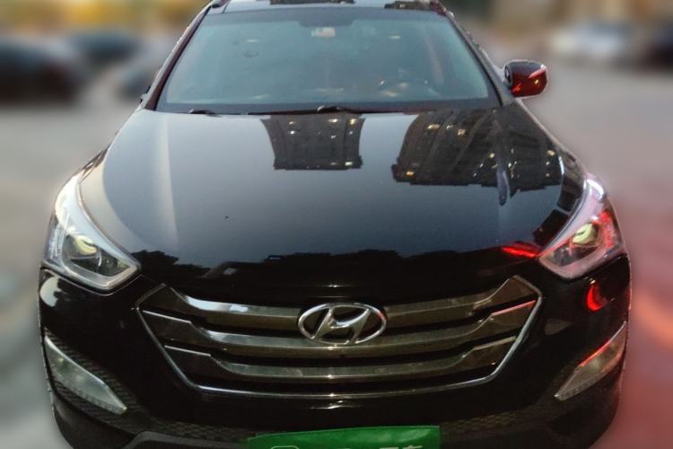Used Hyundai Santa Fe 2013 2.4L Automatic Two-Wheel Drive Smart Version Front