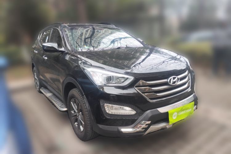 Used Hyundai Santa Fe 2013 2.4L Automatic Two-Wheel Drive Smart Version Front Right 45 Deg