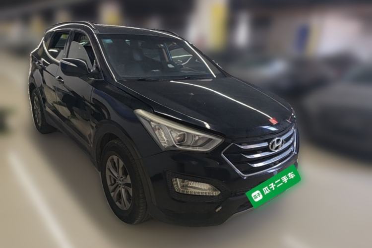 Used Hyundai Santa Fe 2013 2.4L Automatic 4x4 Comfort Edition Front Right 45 Deg