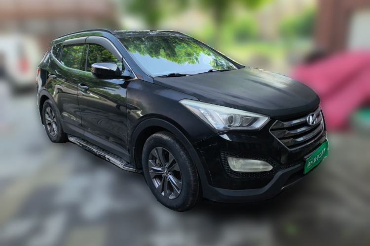 Used Hyundai Santa Fe 2013 2.4L Automatic 4x4 Comfort Edition Front Right 45 Deg