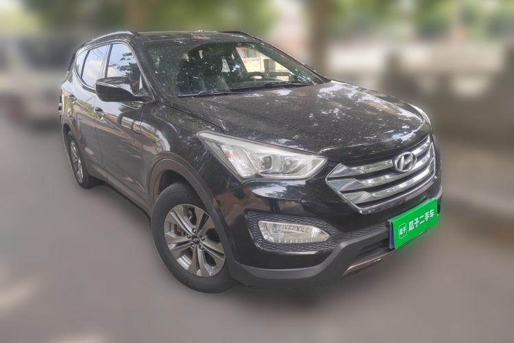 Used Hyundai Santa Fe 2013 2.4L Automatic Two-Wheel Drive Smart Version Front Right 45 Deg