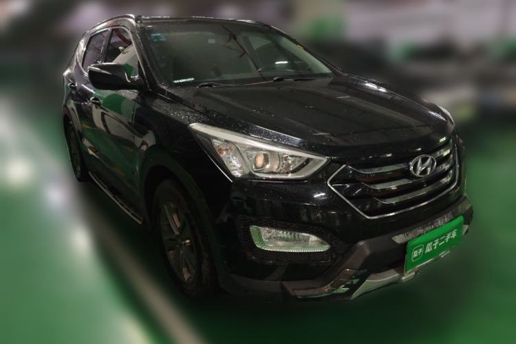 Used Hyundai Santa Fe 2013 2.4L Automatic 2WD Comfort Edition Front Right 45 Deg