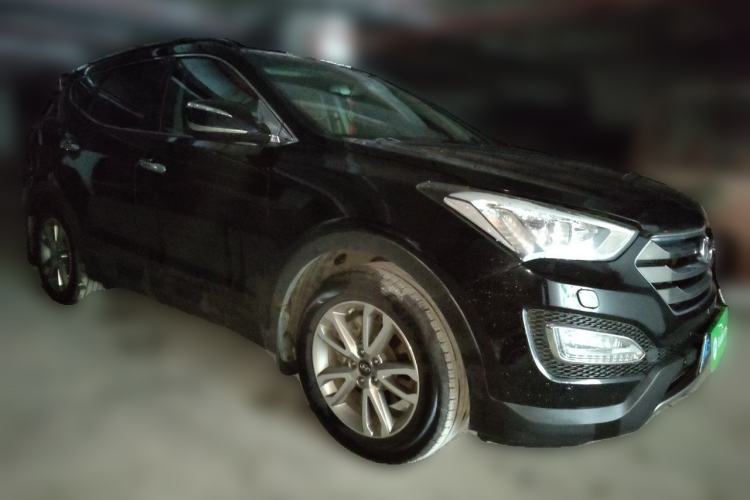 Used Hyundai Santa Fe 2013 Revised Version 2.4L Automatic All-Wheel Drive Luxury Trim Front Right 45 Deg