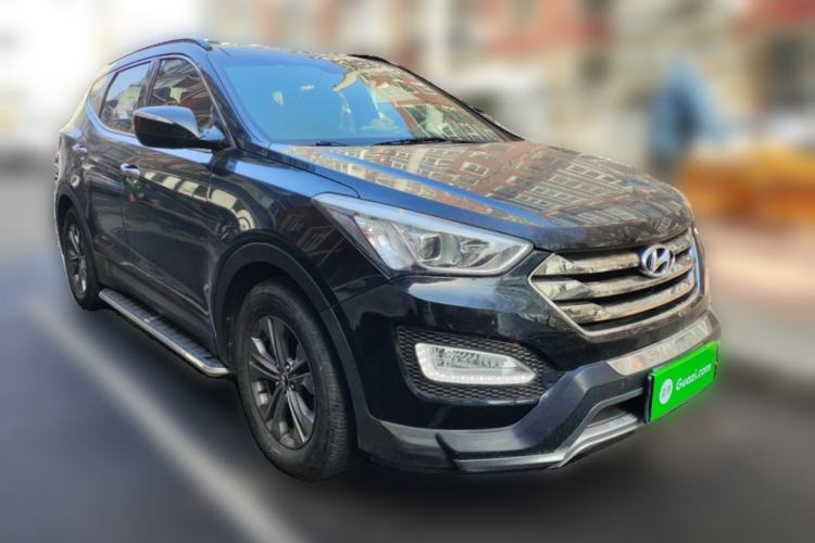 Used Hyundai Santa Fe 2013 2.4L Automatic 4x4 Smart Version Front Right 45 Deg