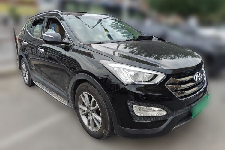 Used Hyundai Santa Fe 2013 2.0T Automatic All-Wheel Drive Top Trim Front Right 45 Deg