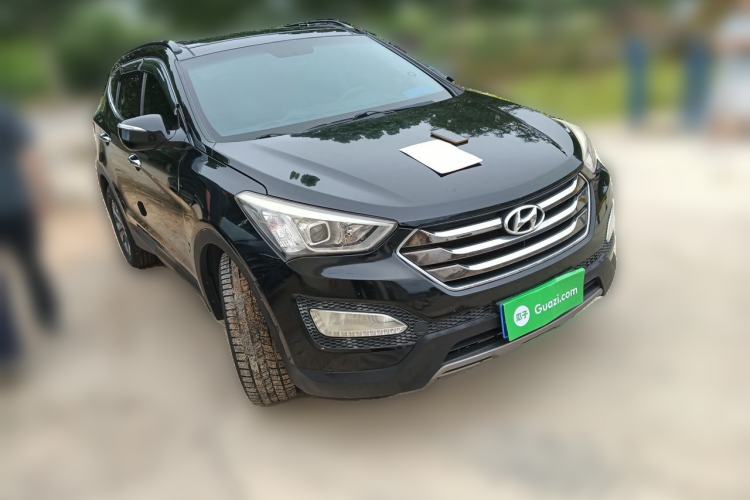 Used Hyundai Santa Fe 2013 2.4L Automatic 4x4 Smart Version Front Right 45 Deg