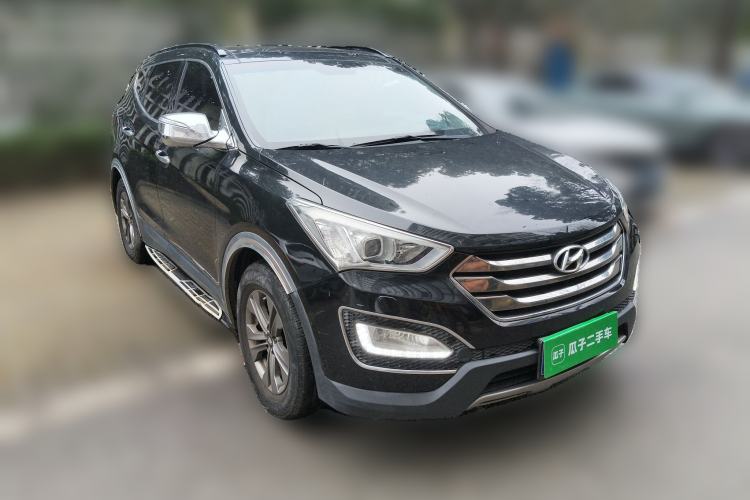 Used Hyundai Santa Fe 2013 2.4L Automatic Two-Wheel Drive Smart Version Front Right 45 Deg
