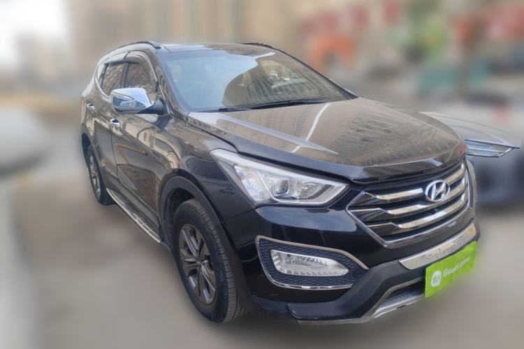 Used Hyundai Santa Fe 2013 2.4L Automatic Two-Wheel Drive Smart Version Front Right 45 Deg