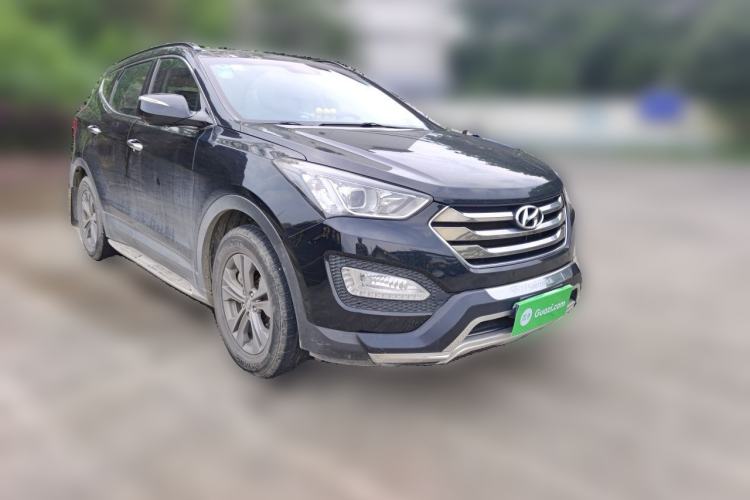 Used Hyundai Santa Fe 2013 2.4L Automatic Two-Wheel Drive Smart Version Front Right 45 Deg