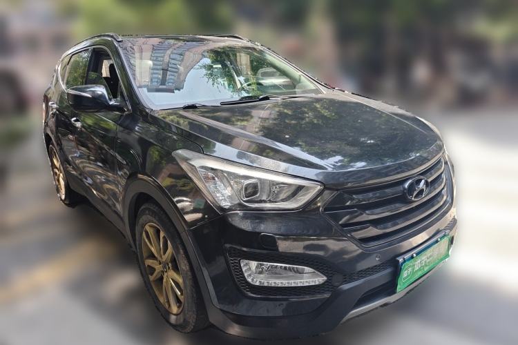 Used Hyundai Santa Fe 2013 Revised Version 2.0T Automatic All-Wheel Drive Top-Tier Trim Front Right 45 Deg