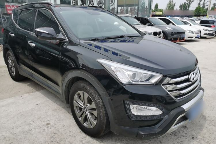 Used Hyundai Santa Fe 2013 Revised Version 2.4L Automatic All-Wheel Drive Smart Type Front Right 45 Deg