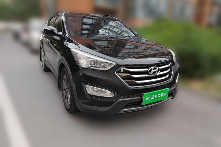 Used Hyundai Santa Fe 2013 2.4L Automatic Two-Wheel Drive Smart Version Front Right 45 Deg