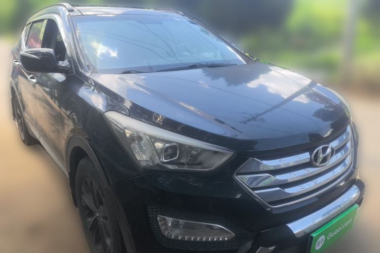 Used Hyundai Santa Fe 2013 2.4L Automatic Two-Wheel Drive Smart Version Front Right 45 Deg