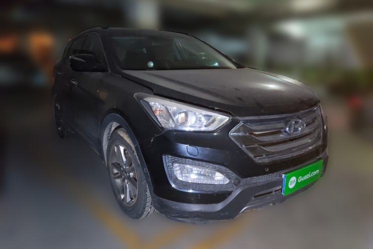 Used Hyundai Santa Fe 2013 2.0T Automatic All-Wheel Drive Top Trim Front Right 45 Deg