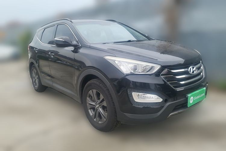 Used Hyundai Santa Fe 2013 2.4L Automatic 2WD Comfort Edition Front Right 45 Deg