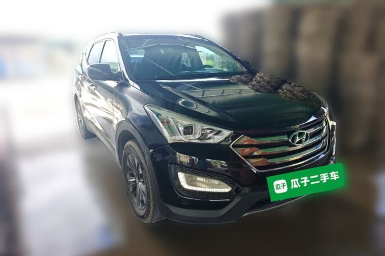 Used Hyundai Santa Fe 2013 2.4L Automatic Two-Wheel Drive Smart Version Front Right 45 Deg